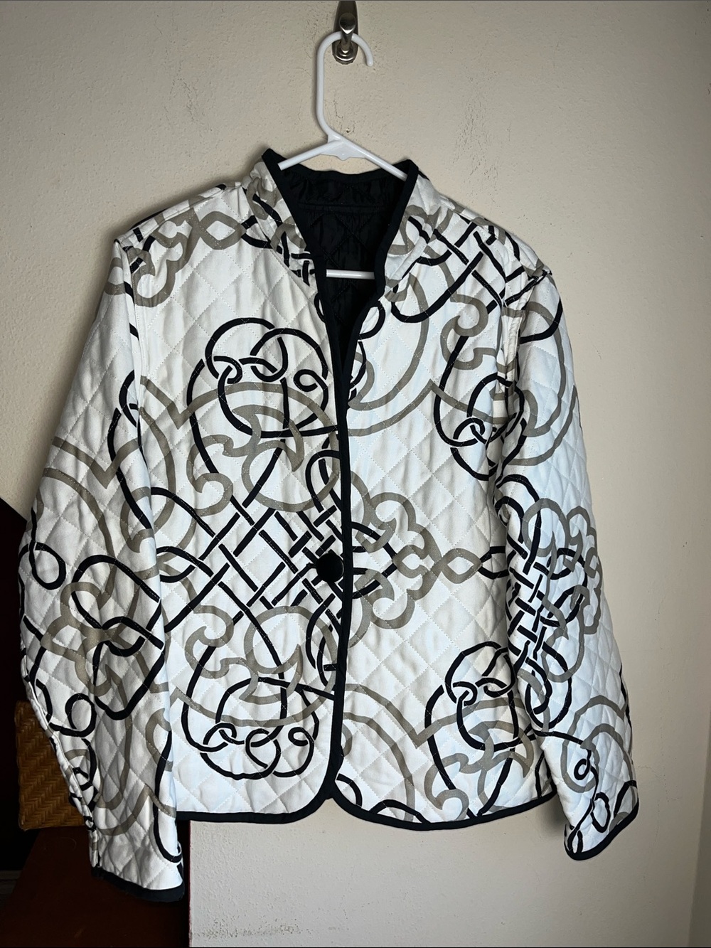 Reversible Quilted White & Black Patterned Women's Jacket 18W